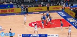 連續(xù)吃癟！克里斯先是籃下被李炎哲大帽&又被李炎哲生斷